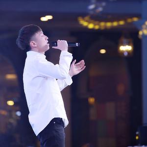 紫悦被弄到高潮喷水
